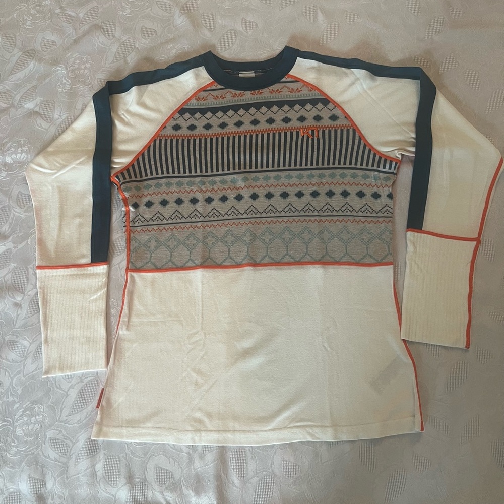 Kari Traa Cream and Navy Patterned Long Sleeve top.